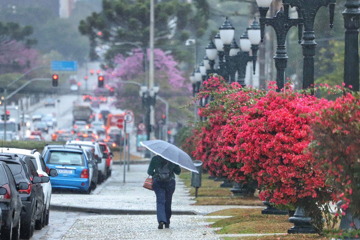 Frente fria traz chuva e queda nas temperaturas no Paraná; veja quando