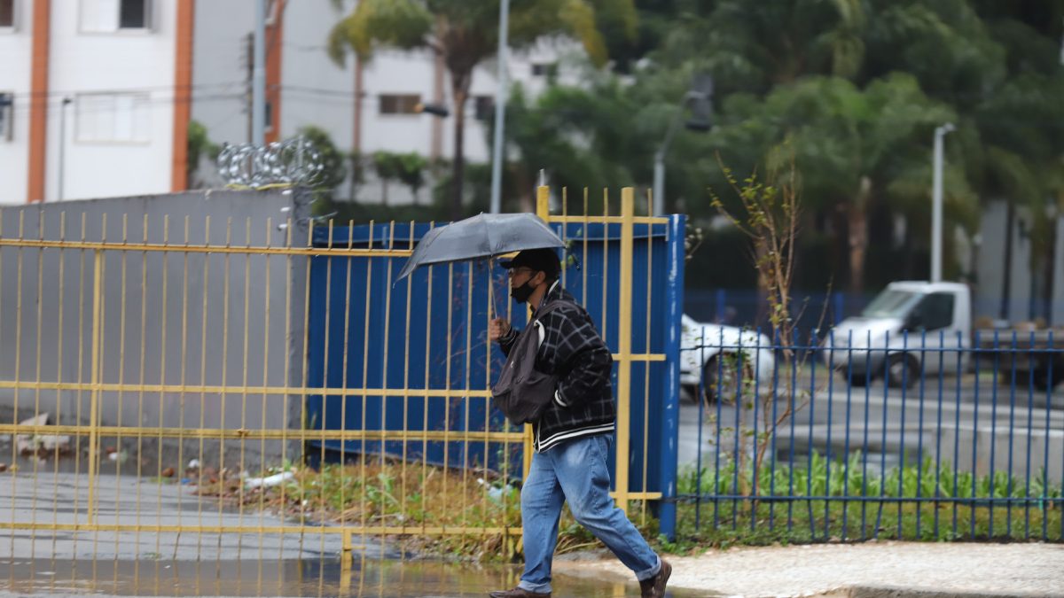 Veja quando a frente fria e a chuva chegam no Paraná