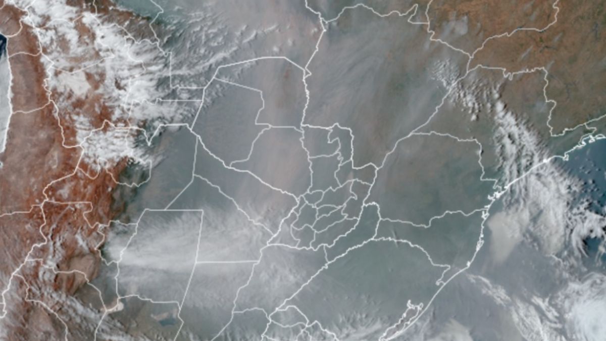 Imagem de satélite mostra o Paraná coberto de fumaça das queimadas; veja