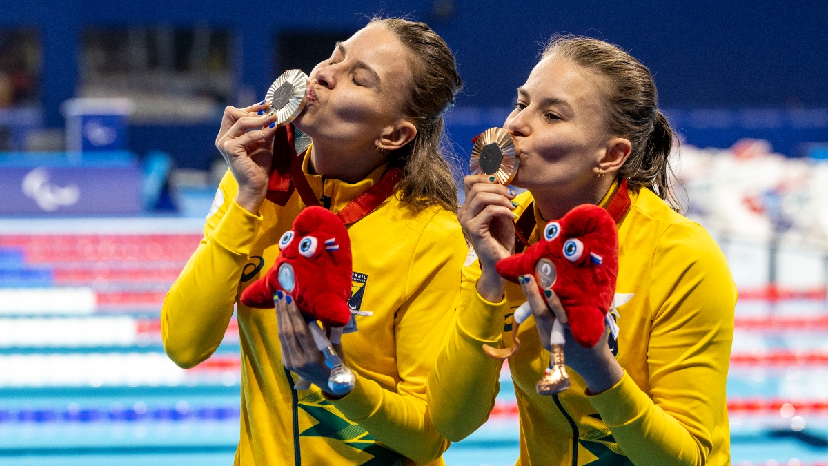 Débora e Beatriz Carneiro