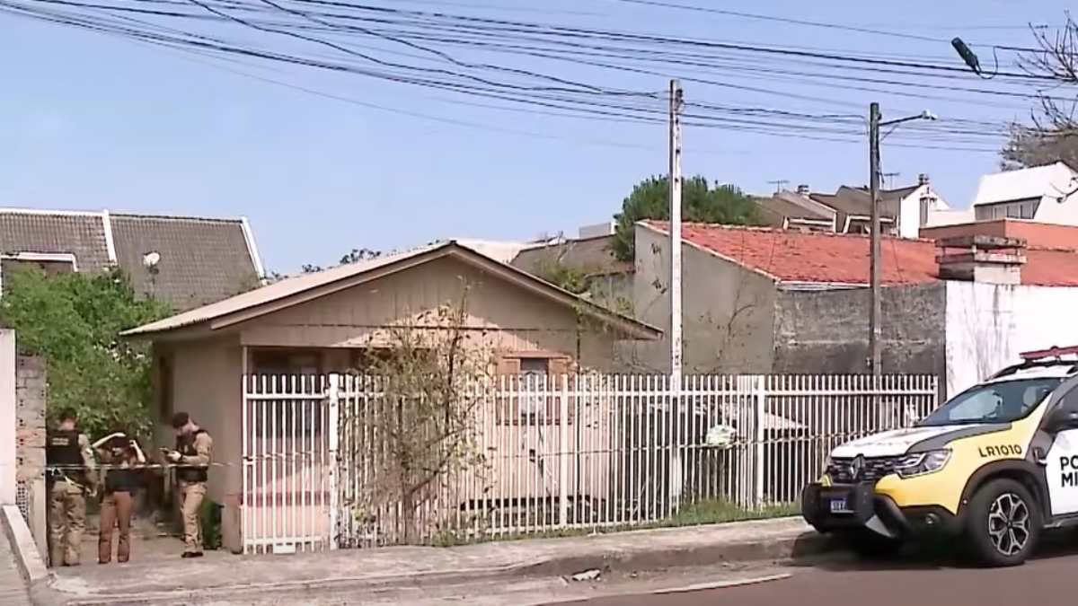 Homem tenta tomar arma de policial e acaba morto após briga entre vizinhos no PR