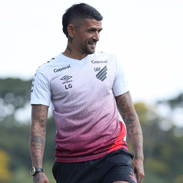 Lucho González comanda treino antes de Racing x Athletico, pela Copa Sul-Americana