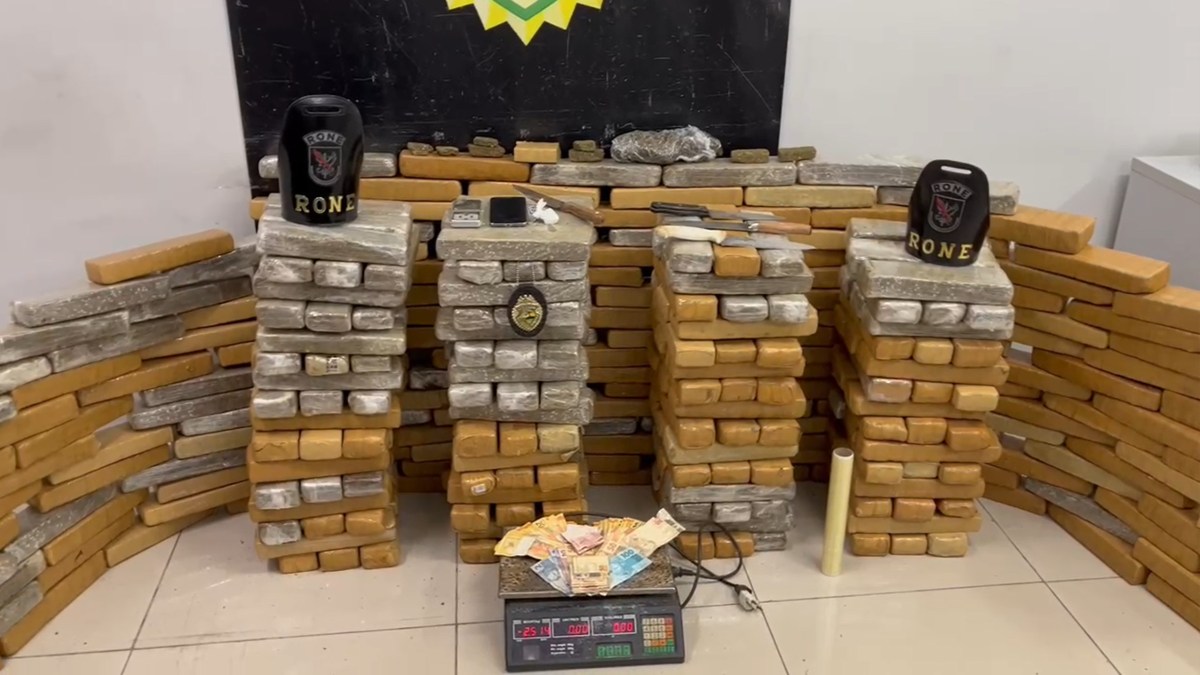 Mais de 250 kg de maconha foram encontrados na casa do suspeito