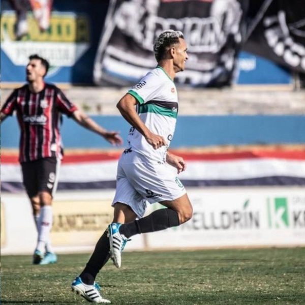 Camisa do Athletico com o novo patrocinador