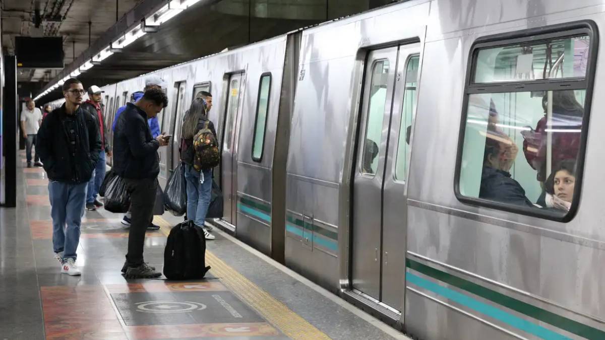 Metrô em Curitiba é pauta em debate entre candidatos à prefeitura