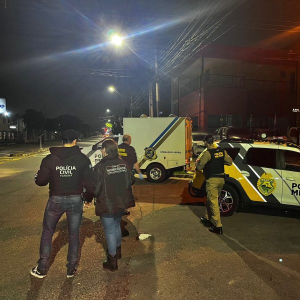 Homem é morto a facadas na frente de bar após discussão por fila de banheiro no PR