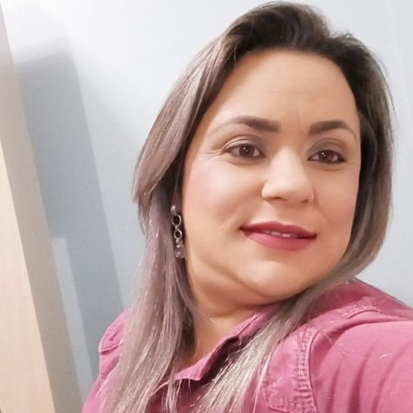 Mulher morre após ser baleada ao lado do marido