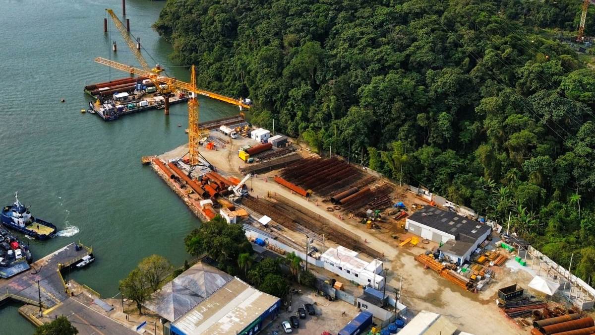 As obras na Ponte de Guaratuba podem ser acompanhadas em tempo real por qualquer pessoa interessada no andamento da construção. De acordo com o Departamento de Estradas de Rodagem do Paraná (DER/PR), forma disponibilizadas duas câmeras, que transmitem ao vivo os trabalhos no canteiro de obras. As câmeras podem ser acessadas pelo site oficial da obra.