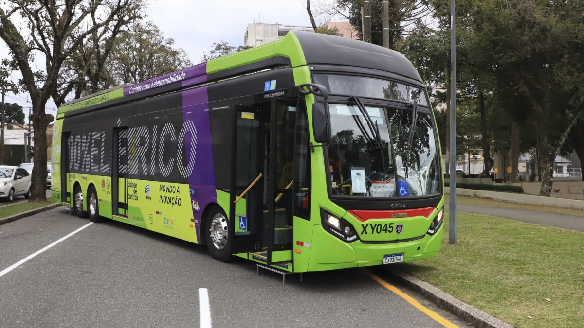 Primeiros ônibus elétricos de Curitiba foram apresentados neste ano