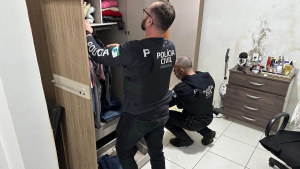 Travestis são presas suspeitas de esfaquear homem em Curitiba