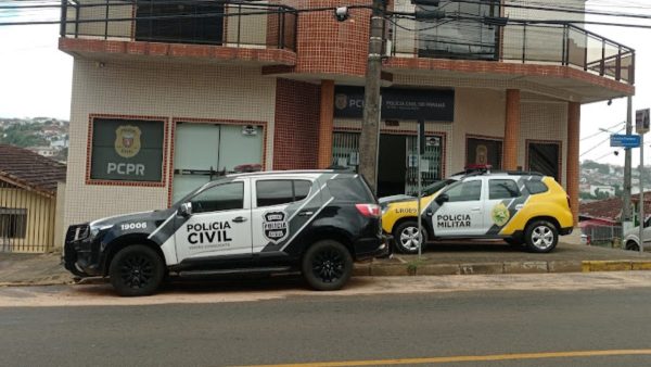 Ladrões invadem posto de combustíveis, quebram parede e fogem com dinheiro; vídeo