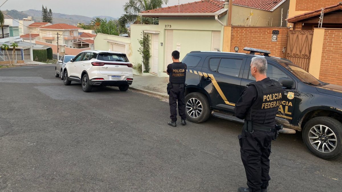 A Polícia Federal (PF) de Cascavel deflagrou na manhã desta quinta-feira (26) a Operação Mercado de Dados, contra organização criminosa especializada na obtenção fraudulenta de dados de beneficiários do Instituto Nacional de Seguridade Nacional (INSS). Posteriormente, o grupo vendia essas informações a terceiros, que então utilizavam as informações sigilosas para fraudes contra a previdência.