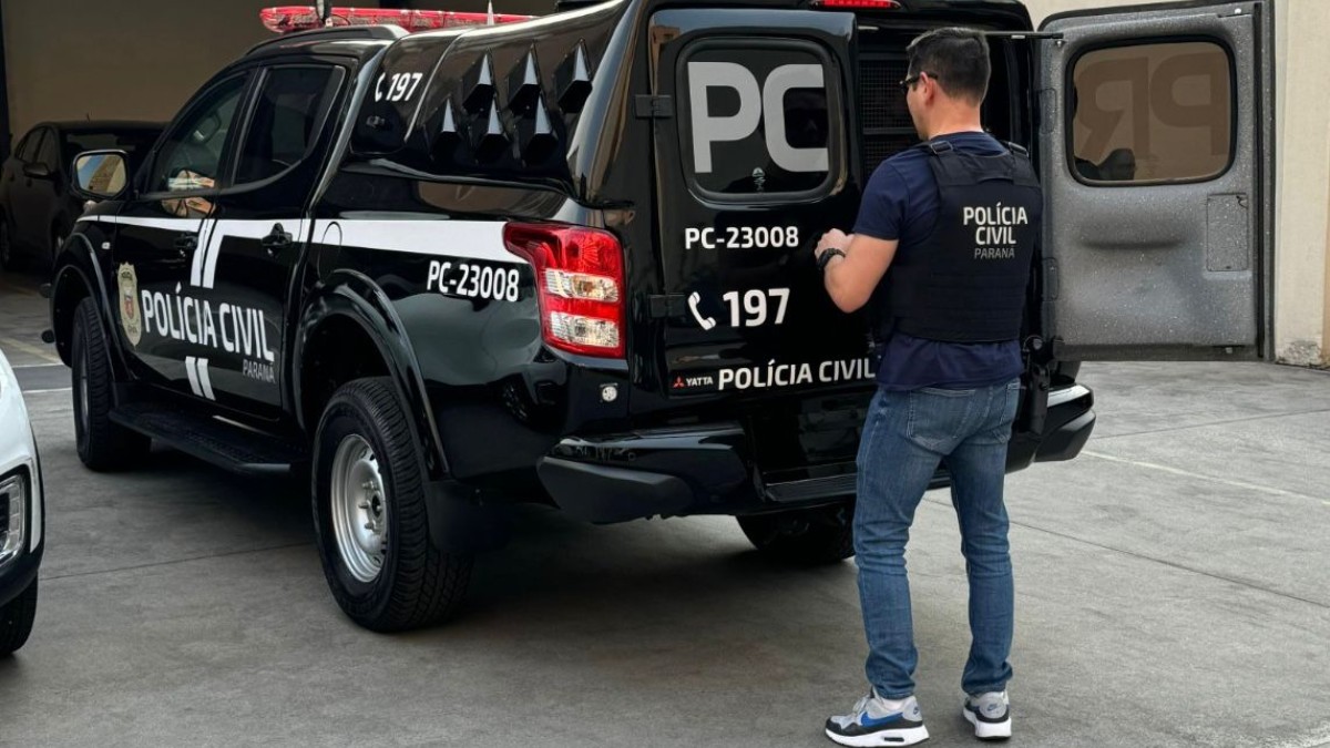 A Polícia Civil do Paraná (PCPR) prendeu preventivamente um jovem de 26 anos por estupro de vulnerável e produção e armazenamento de material pornográfico infantojuvenil. A prisão aconteceu na quarta-feira (4), no Centro de Curitiba. De acordo com a polícia, quatro vítimas foram identificadas até o momento.