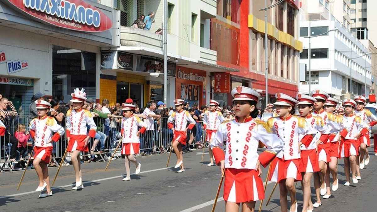 Ponta Grossa comemora 201º aniversário com desfile na cidade; confira