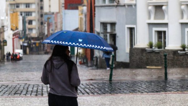 Previsão do tempo: Chuva permanece nesta sexta-feira (8) no Paraná, diz Simepar