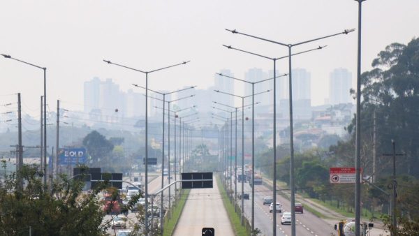 Temporal com rajadas de vento de até 100 km/h atingem o Paraná