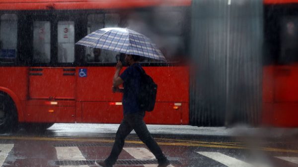 Ciclone no Sul do Brasil traz temporal e ventos de 80 km/h para o Paraná