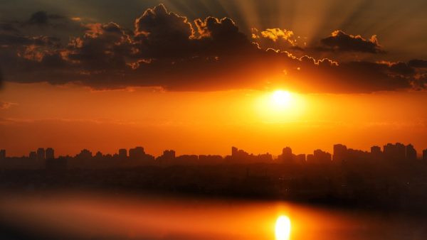 Brasil enfrenta forte onda de calor; veja como afeta o Paraná