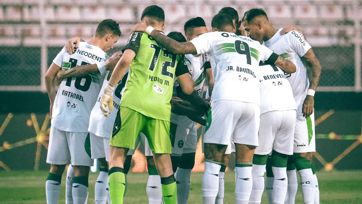 Grupo do Coritiba reunido antes de jogo Tabela de jogos