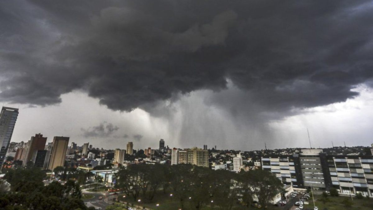 Tempestade deve atingir o Paraná nesta segunda-feira (16) 