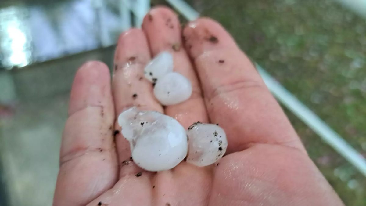 Temporal atinge o Paraná com rajadas de vento de 60 km/h e queda de granizo