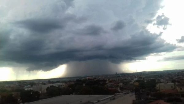 Litoral do Paraná tem alerta para chuva forte; veja quando