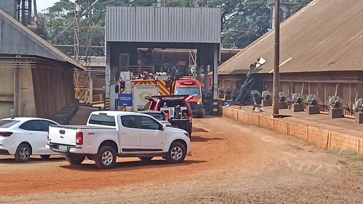 Trabalhadores ficam soterrados em silo de grãos em Maringá; um segue preso