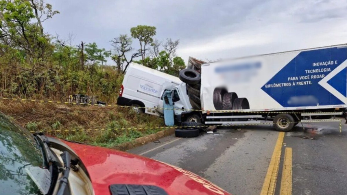 Rodovia ficou totalmente interditada para atendimento da ocorrência