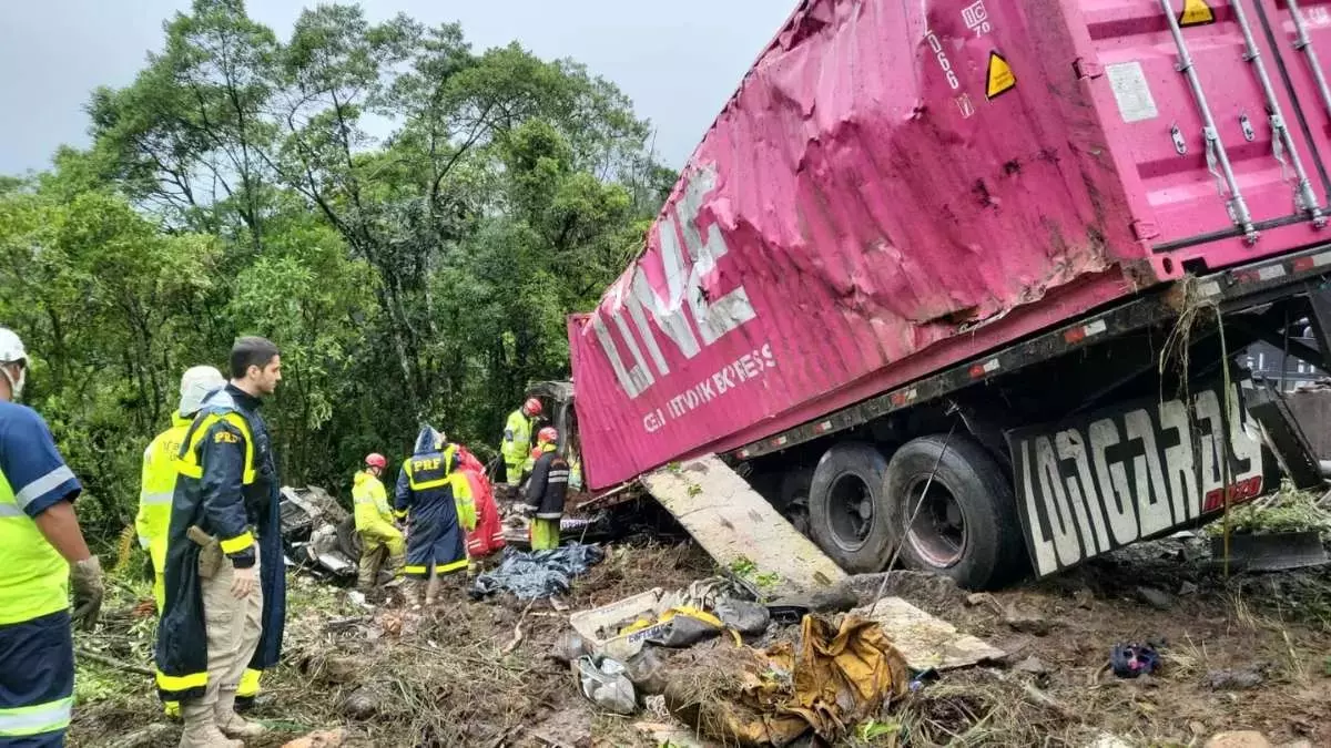 Acidente na BR-376: corpos de vítimas já foram identificados pelo IML