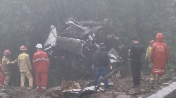 Local de acidente na BR-376 possui neblina e chuva na manhã desta segunda-feira (21)