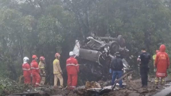 Caminhoneiro conversou com equipe da PRF após acidente na BR-376