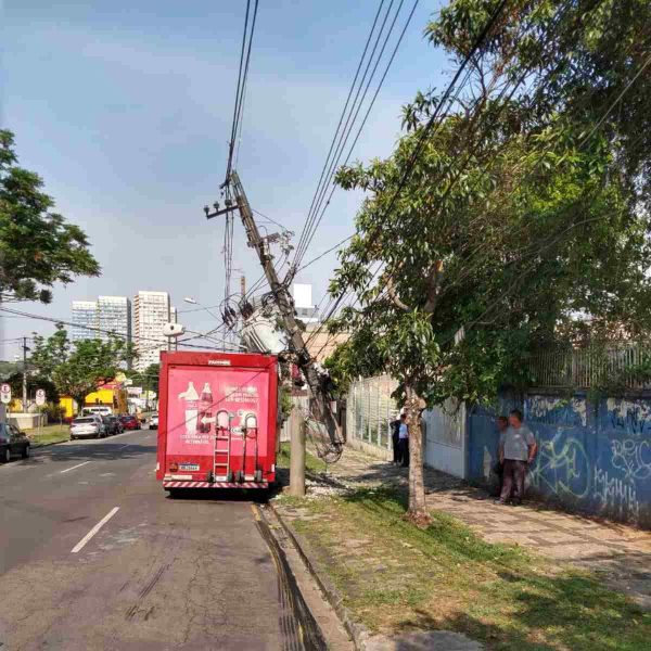 Motociclista fica em estado grave em acidente na Avenida Presidente Kennedy