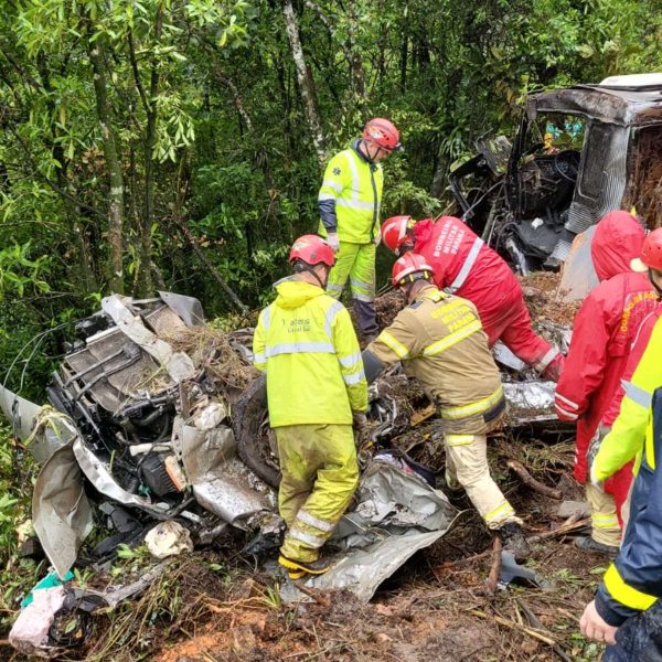 RIC Notícias Manhã mostra investigações de acidente com 9 mortos na BR-376