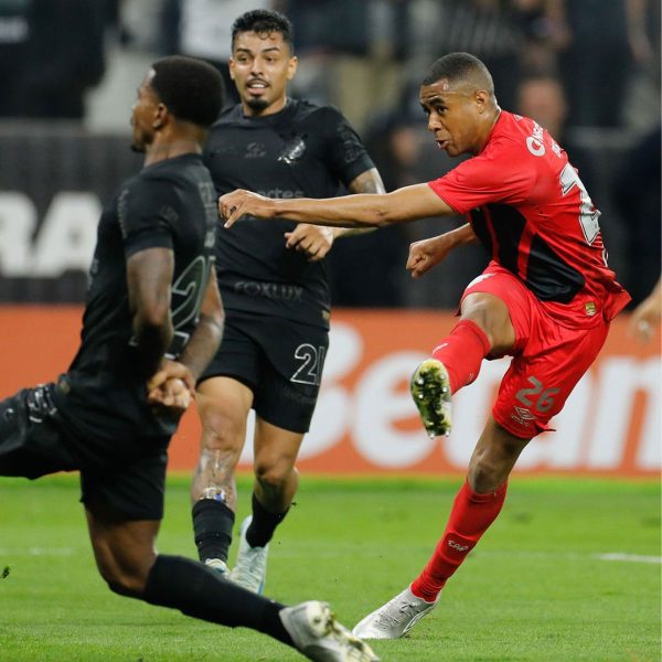 Wesley Carvalho, técnico interino do Athletico