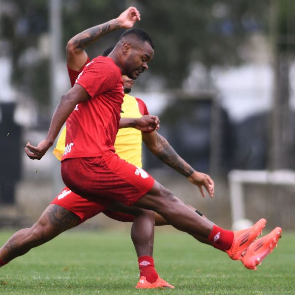 Técnico Lucho deve mexer na escalação para Fluminense x Athletico