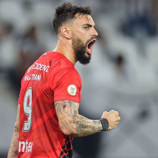 Técnico do Athletico, Lucho González Escalação Vitória