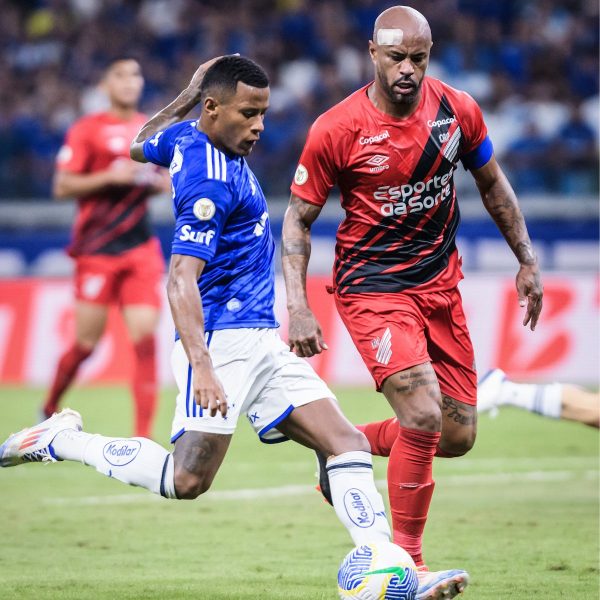 Técnico do Athletico Lucho González Cruzeiro Brasileirão