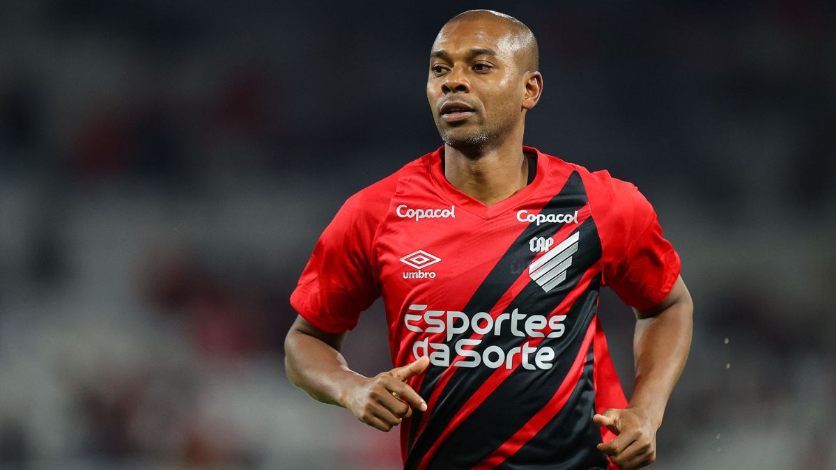 Fernandinho reforça o Athletico na reta final do Brasileirão