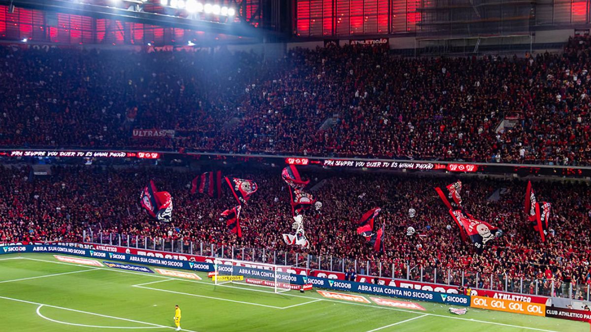 Torcida do Athletico na Arena da Baixada