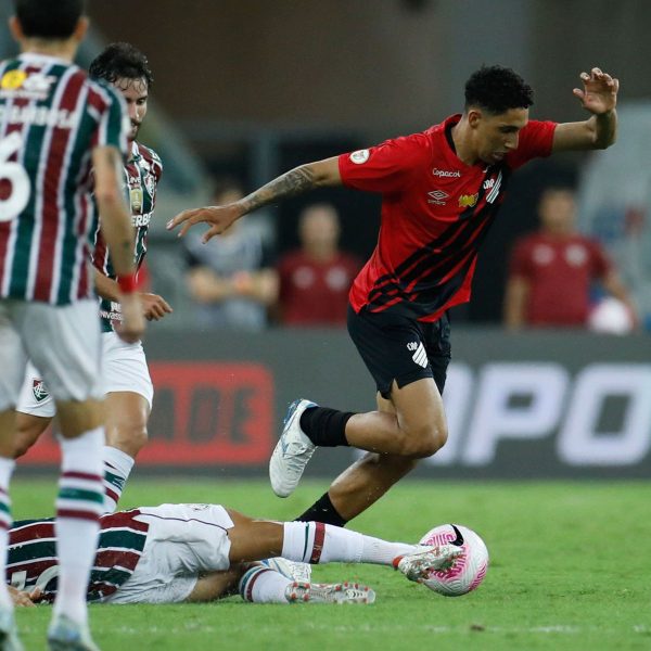 Técnico do Athletico, Lucho González Escalação Vitória