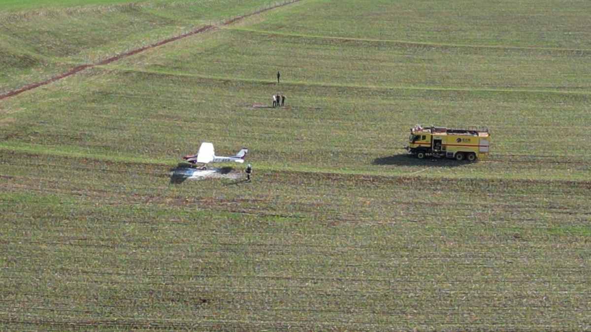 Avião pouso forçado