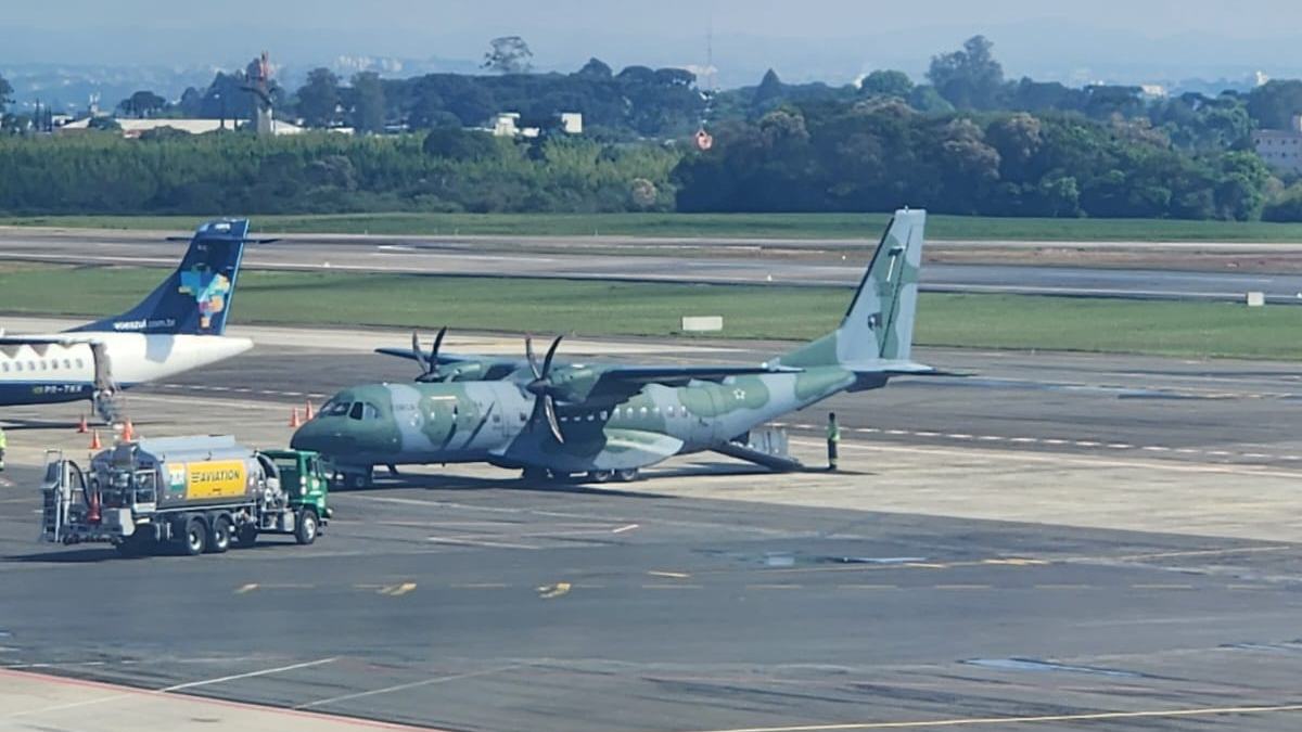 Avião responsável por translado de vítimas de acidente na BR-376 pousa no PR