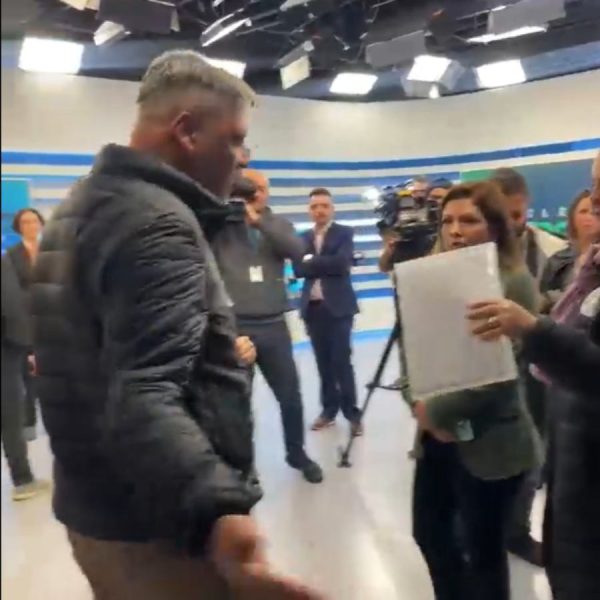 A candidata à Prefeitura de Curitiba, Cristina Graeml (PMB), afirmou em sua chegada à RICtv para participar do debate do 2º turno que não tem como reconhecer a autenticidade de um áudio em que ela supostamente chamaria o ex-presidente Jairo Bolsonaro de 