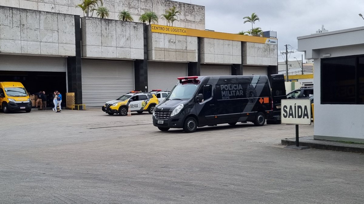 Destinatário revela produto da embalagem e surpreende policiais 