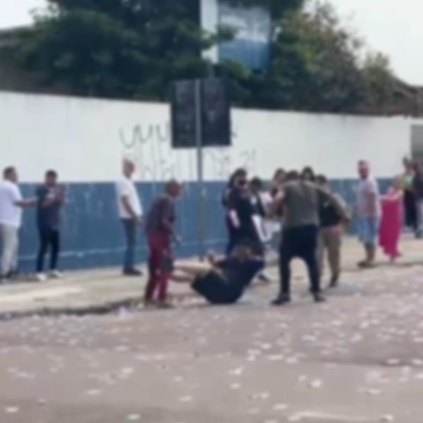 Vigilante é encontrado morto dentro de escola e votação atrasa 2h no local