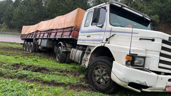 Acidente em São Luiz do Purunã causa interdição da BR-277