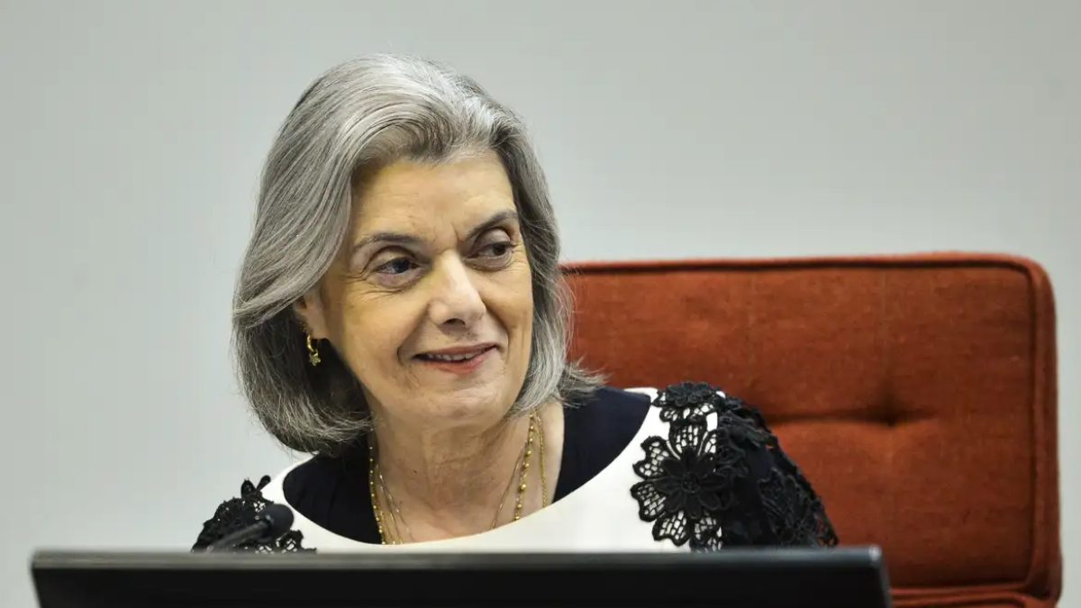 Cármen Lúcia afirma que eleição "segue em tranquilidade" durante depoimento