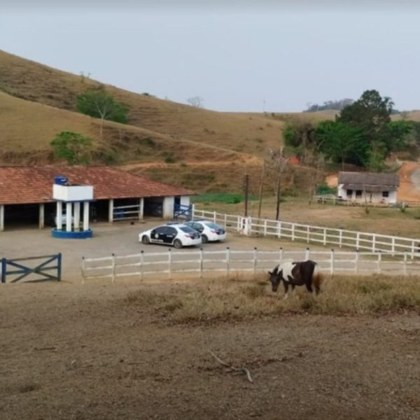 Casal é assassinado a tiros enquanto entregavam doces para crianças