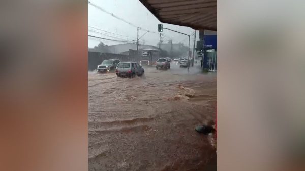 Temporal 14 mil continuam sem energia em Maringá; veja locais sem semáforo