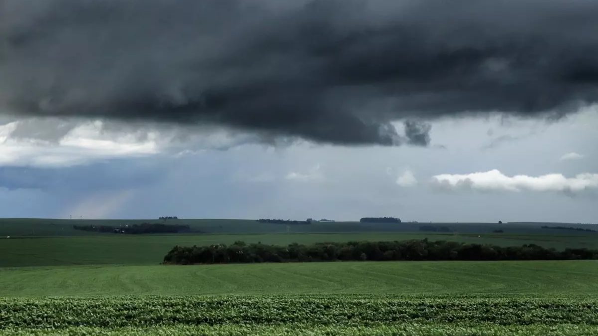 Ciclone traz temporal, granizo ventos de 100 km/h para o Sul do Brasil